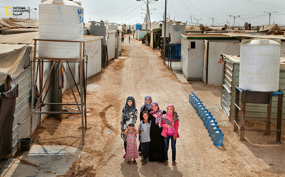 مخيم الزعتري لللاجئين السوريين في الأردن حيث تملأ السلطات الخزانات كل خمسة أيام